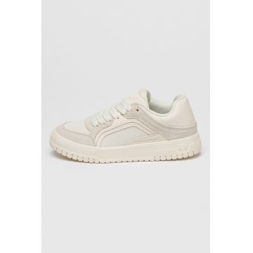 Pantofi sport cu garnituri din plasa si sireturi