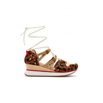 Pantofi cu talpa wedge si piele cu par scurt