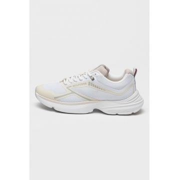 Pantofi sport cu insertii din plasa