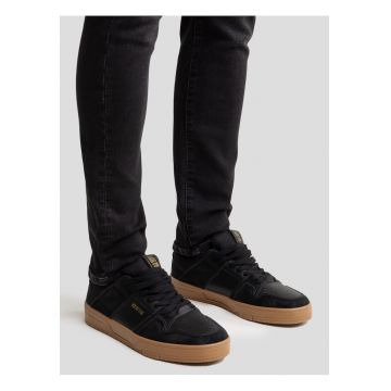 Tenisi barbati cu talpa contrastanta