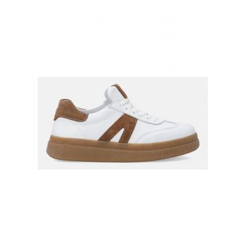 Tenisi din piele naturala si piele intoarsa