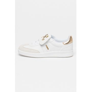 Pantofi sport de piele ecologica si piele intoarsa cu decoratii metalice