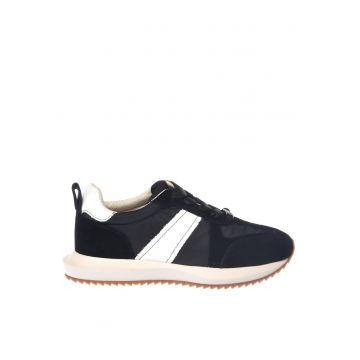 Pantofi sport cu segmente din piele intoarsa