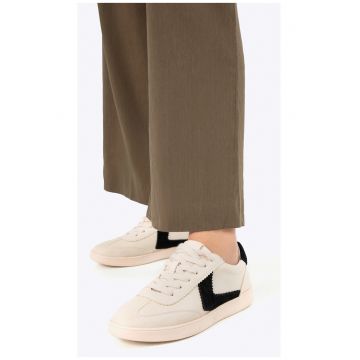 Tenisi dama  piele intoarsa bej si negru - insertii contrastante din piele ecologica