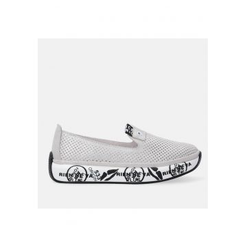 Pantofi sport slip-on cu aspect stralucitor si perforatii decorative