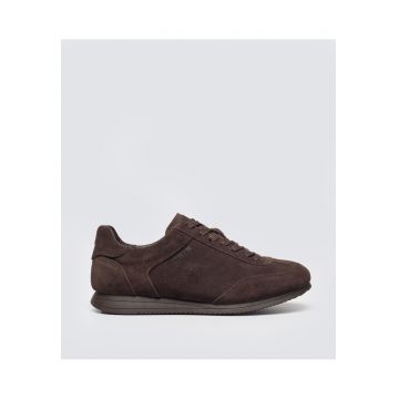 Pantofi sport din piele intoarsa.