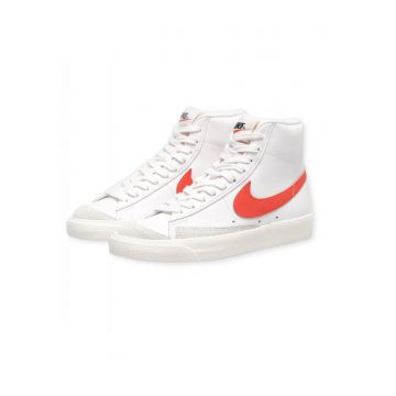 Pantofi sport cu logo contrastant si sireturi