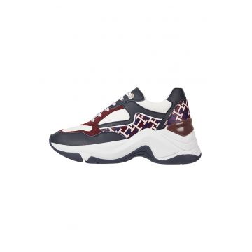 Pantofi sport cu monograma si garnituri de piele intoarsa - Visiniu/Alb optic/Bleumarin