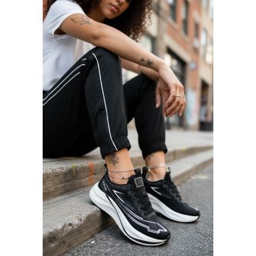 Adidasi dama sport  negri  K74