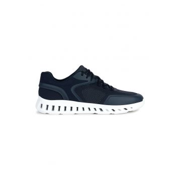 Pantofi sport de plasa cu insertii de piele ecologica Pantofi sport de plasa cu insertii de piele ecologica